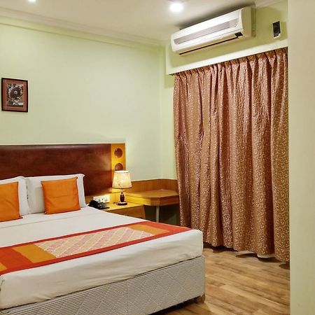 Oyo 6110 Thalassa Suites Bangalore Exterior foto